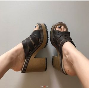 Chunky 90s platform shoes